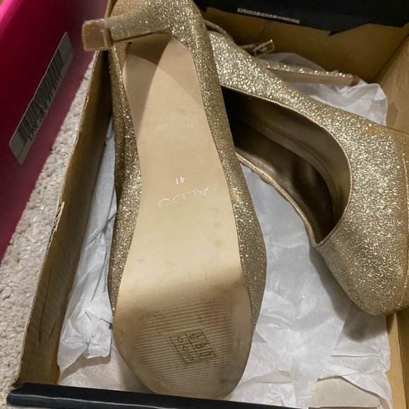 Aldo Gold Heels - Picture 3 of 3
